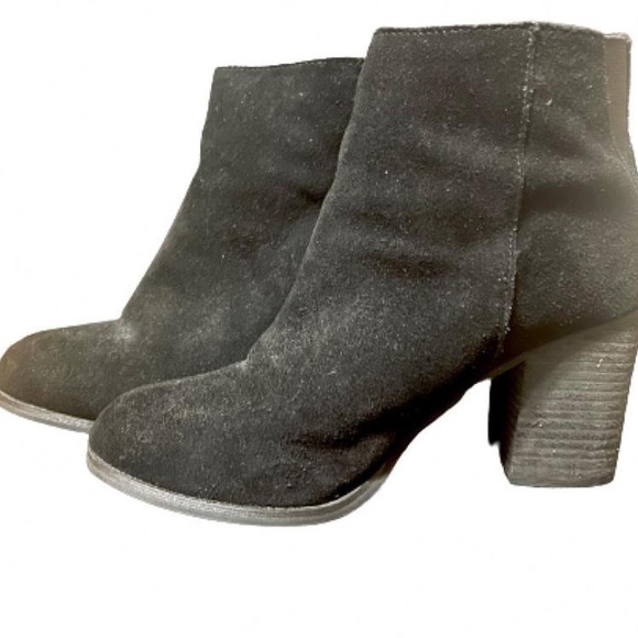 Urban Outfitters Suede Ankle Booties - Picture 2 of 7